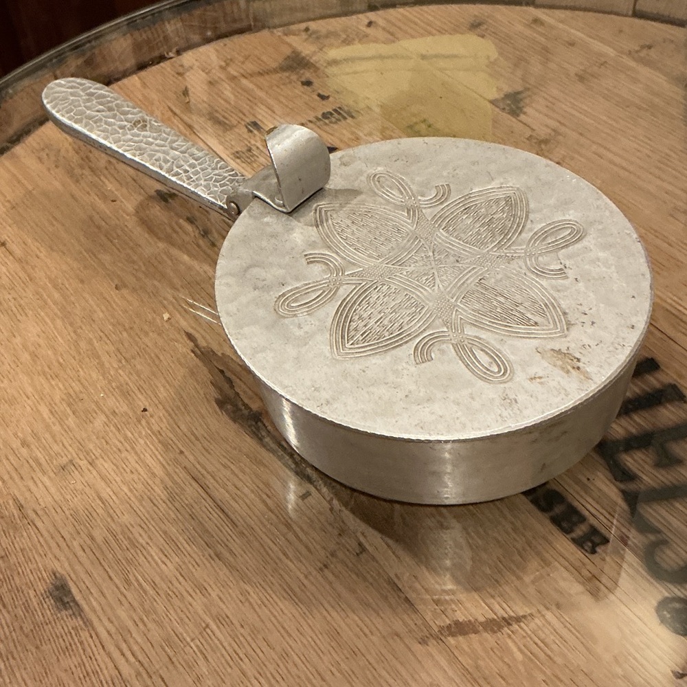 Silver Embossed Silent Butler